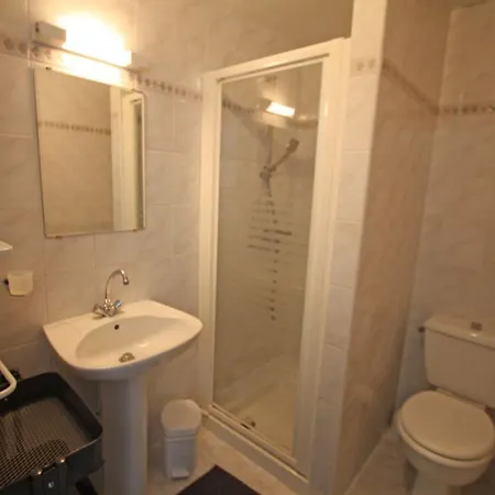 Colore Et Confortable Avec Terrasse Privative - 2 Chambres, Billard, Et Wifi - Fr-1-589-122 *